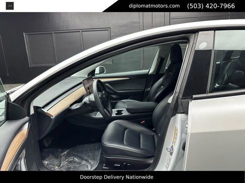 Used 2022 Tesla Model 3 image 18