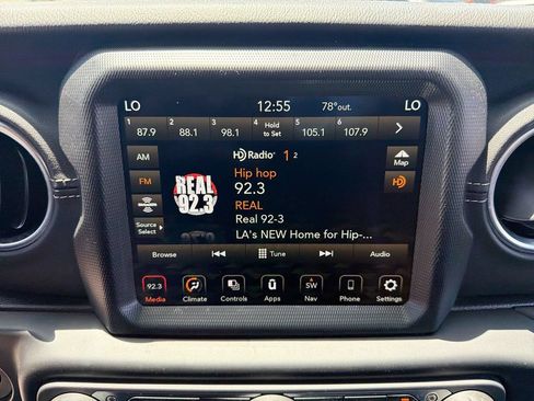 Used 2022 Jeep Wrangler Unlimited Sahara AWD/4WD image 12