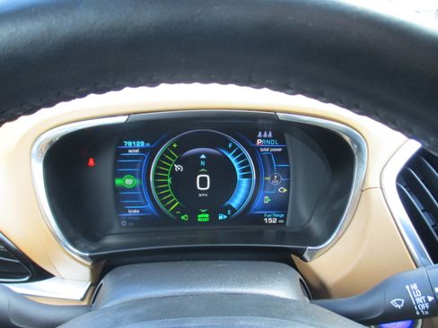 Used 2016 Chevrolet Volt Premier w/ Driver Confidence Package image 16