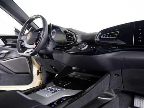 Used 2025 Ferrari Purosangue AWD/4WD image 35