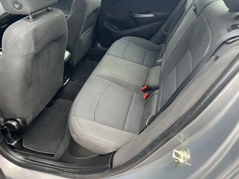 Used 2018 Chevrolet Cruze LT FWD image 14