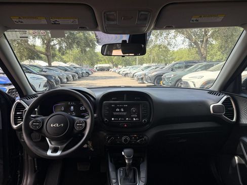 Used 2025 Kia Soul LX w/ LX Technology Package FWD image 30