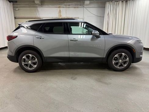 Used 2024 Chevrolet Blazer LT w/ Convenience Package AWD/4WD image 2