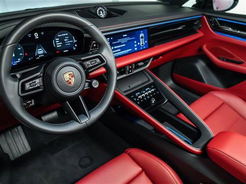 Used 2025 Porsche Macan Electric image 4