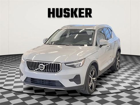 Used 2024 Volvo XC40 B5 Core image 6