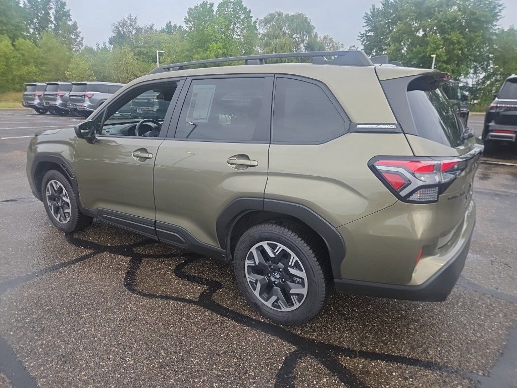 Used 2025 Subaru Forester Premium AWD/4WD image 4