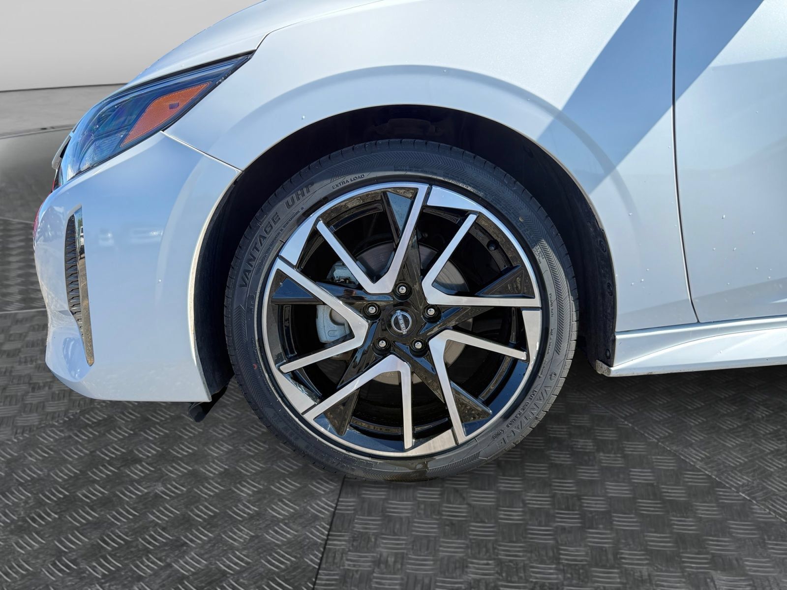Used 2025 Nissan Sentra SR FWD image 18