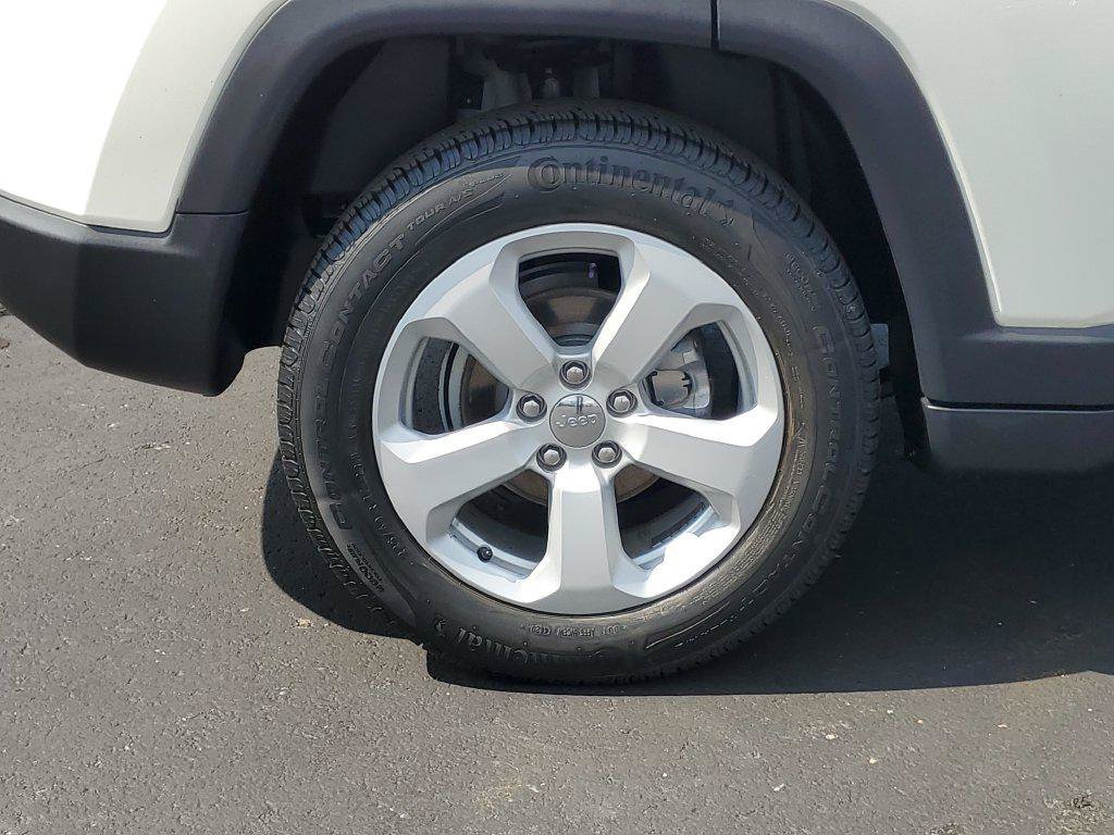 Used 2018 Jeep Compass Latitude FWD image 30