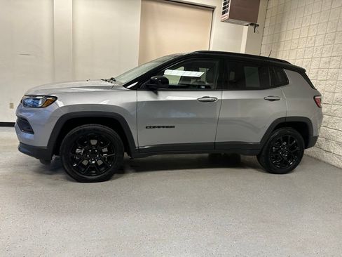 Used 2023 Jeep Compass Latitude AWD/4WD image 38
