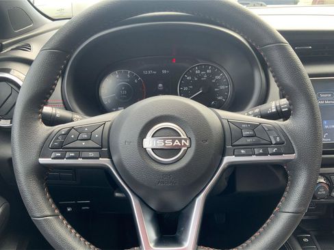 Used 2024 Nissan Kicks SR w/ SR Premium Package FWD image 16