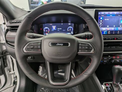 Used 2025 Jeep Compass Trailhawk w/ Trailhawk Elite Group AWD/4WD image 21