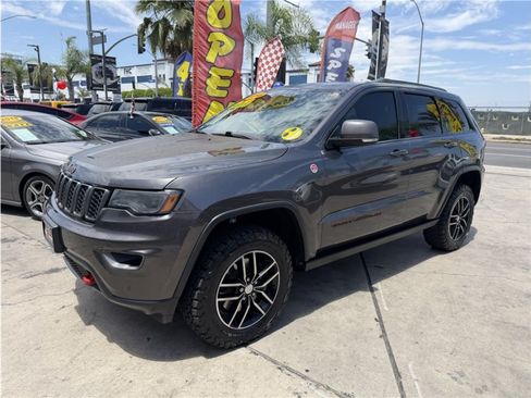 Used 2018 Jeep Grand Cherokee Trailhawk w/ Trailhawk Luxury Group AWD/4WD image 51
