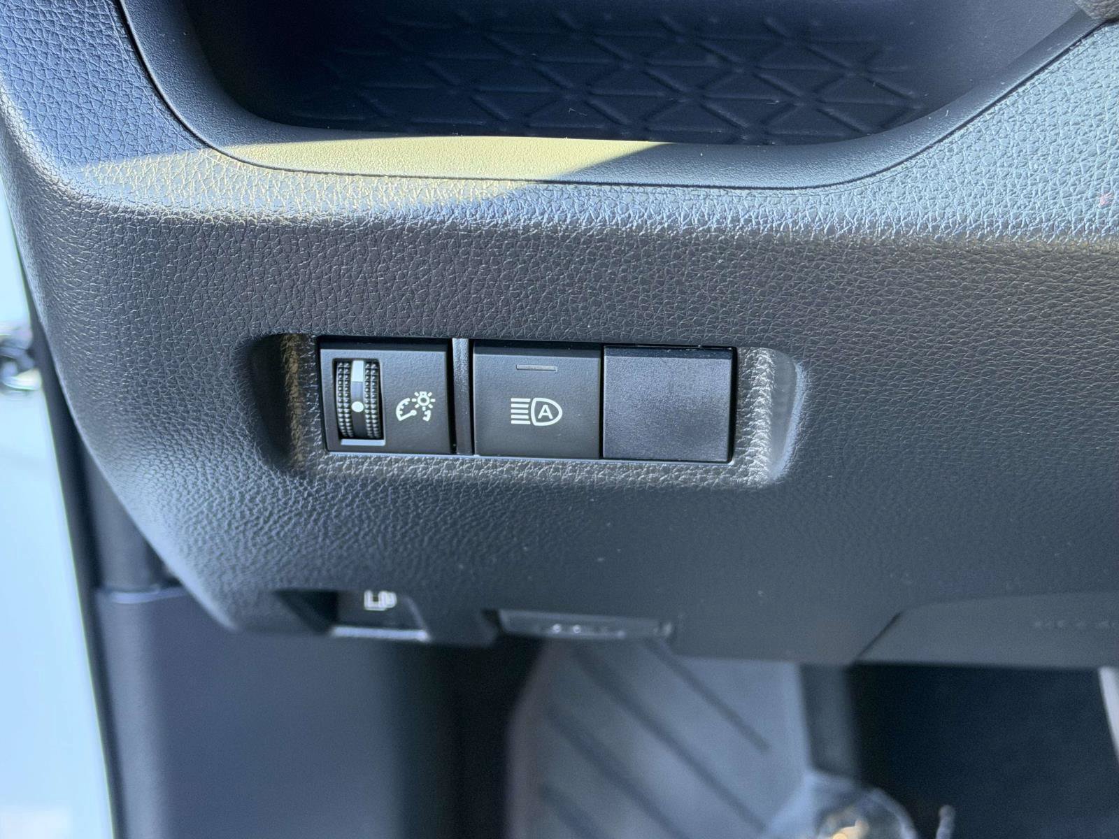 Used 2020 Toyota RAV4 LE w/ Carpet Mat Package AWD/4WD image 18