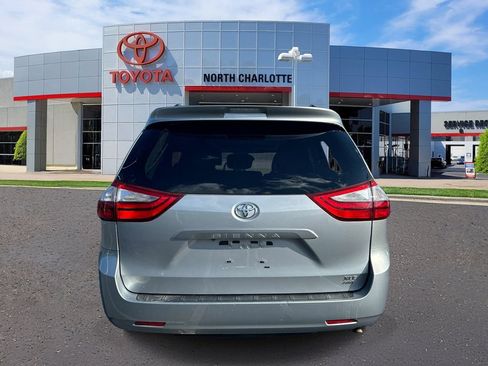 Used 2015 Toyota Sienna XLE AWD/4WD image 6