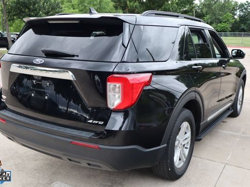 Used 2021 Ford Explorer XLT AWD/4WD image 3