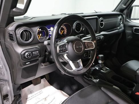 Used 2020 Jeep Gladiator Overland AWD/4WD image 13