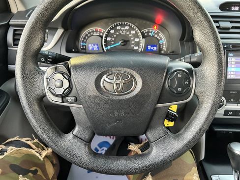 Used 2014 Toyota Camry LE image 17