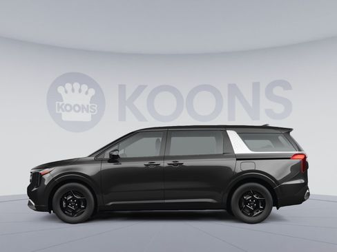 Used 2025 Kia Carnival FWD image 2