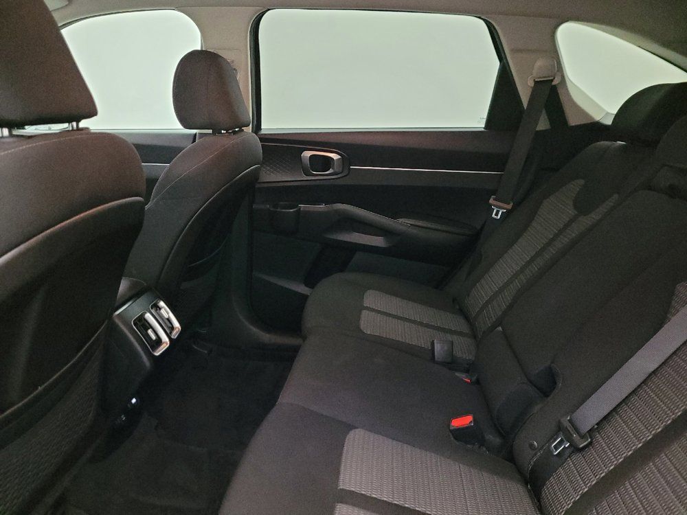 Used 2022 Kia Sorento LX FWD image 18