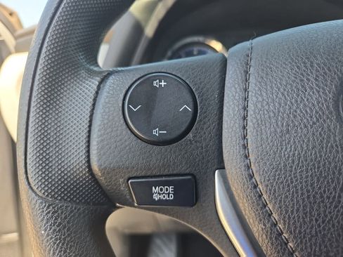 Used 2017 Toyota Corolla LE image 21