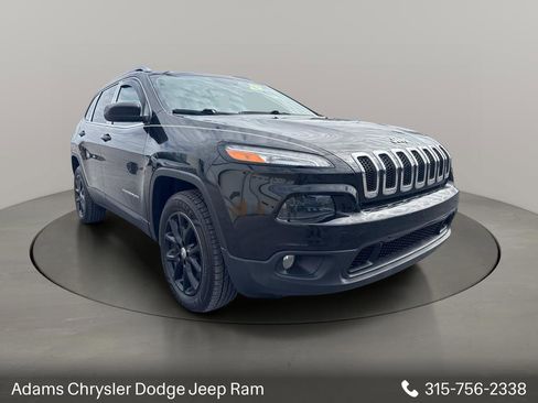 Used 2018 Jeep Cherokee Latitude Plus w/ Comfort/Convenience Group AWD/4WD image 1