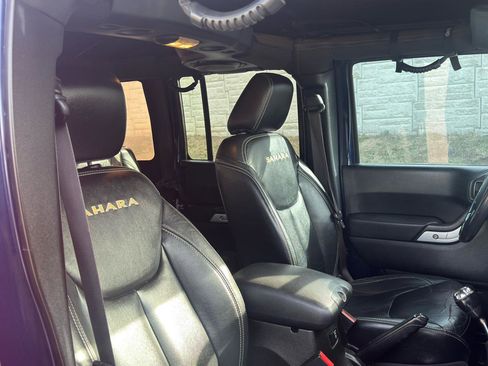 Used 2013 Jeep Wrangler Unlimited Sahara w/ Dual Top Group image 31