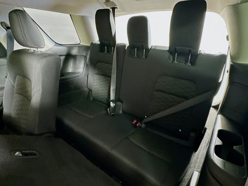 Used 2025 Nissan Pathfinder SV AWD/4WD image 28