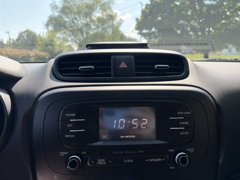 Used 2015 Kia Soul + FWD image 29