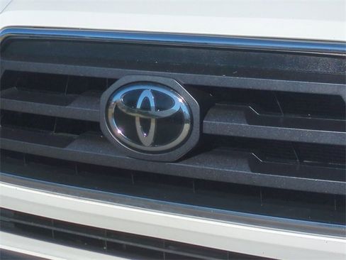 Used 2022 Toyota Tacoma TRD Off-Road image 36