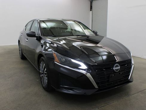 Used 2025 Nissan Altima 2.5 SV image 6