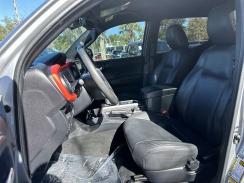 Used 2018 Toyota Tacoma TRD Sport image 15