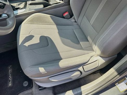 Certified 2024 Hyundai Elantra SE FWD image 5