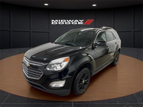 Used 2017 Chevrolet Equinox LT image 2