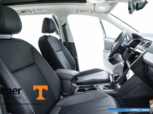 Used 2024 Volkswagen Tiguan SE w/ Panoramic Sunroof Package FWD image 35