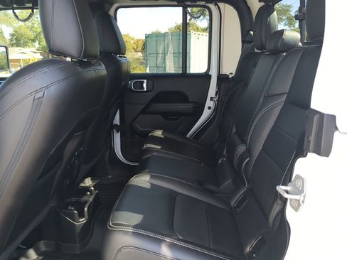 Certified 2021 Jeep Gladiator Overland w/ Popular Equipment Package image 12