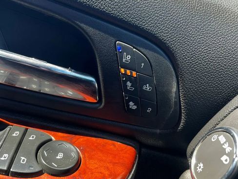 Used 2012 Chevrolet Avalanche LTZ AWD/4WD image 19