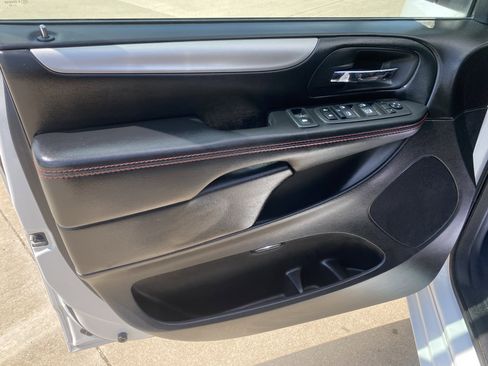 Used 2019 Dodge Grand Caravan GT FWD image 14