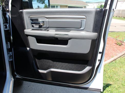 Used 2016 RAM 1500 Big Horn AWD/4WD image 37