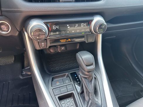 Used 2019 Toyota RAV4 XLE FWD image 22