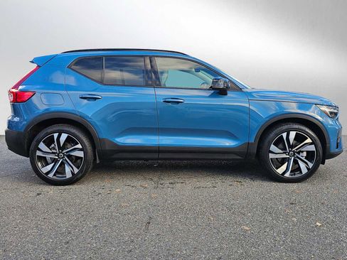 Certified 2024 Volvo XC40 B5 Plus w/ Protection Package Premier image 8