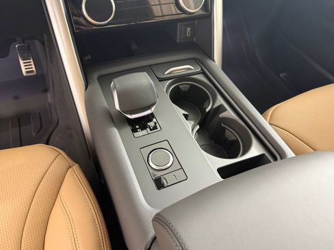 New 2026 Land Rover Discovery Limited Edition image 18