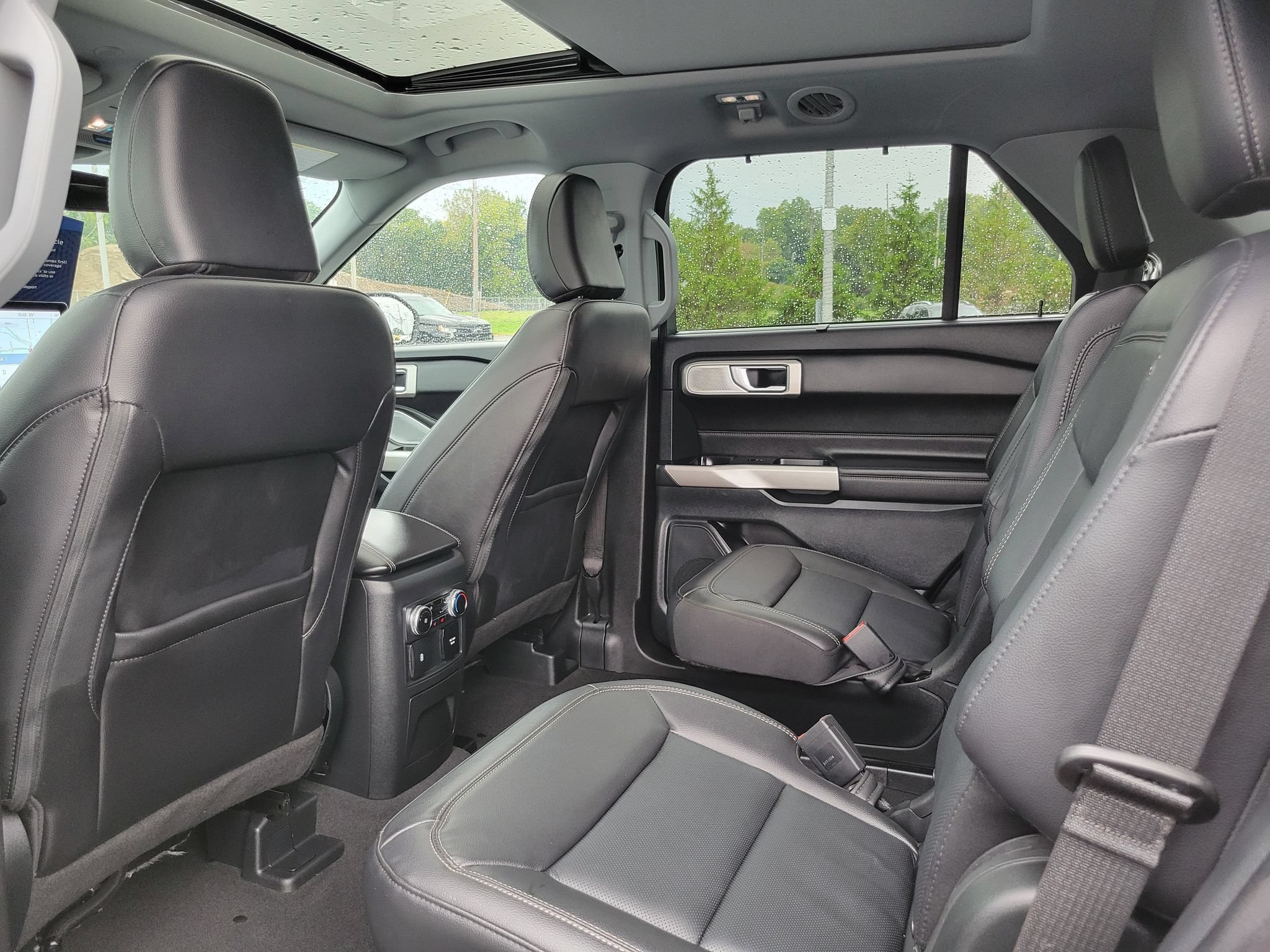 Certified 2023 Ford Explorer Limited w/ Limited Technology Package AWD/4WD image 26