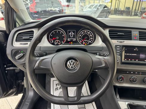 Used 2015 Volkswagen Golf S image 21