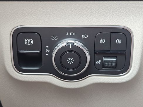 Certified 2025 Mercedes-Benz GLB 250 image 22