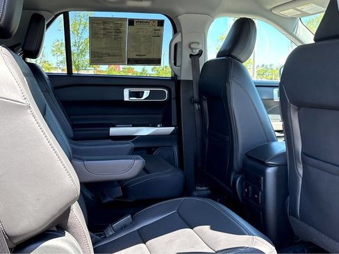Used 2023 Ford Explorer XLT w/ Equipment Group 202A AWD/4WD image 11