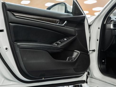 Used 2018 Honda Accord EX image 36