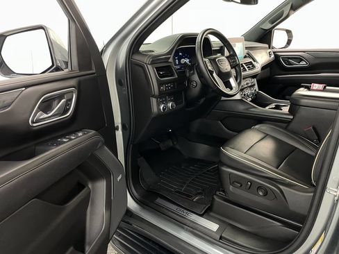 Certified 2023 GMC Yukon XL SLT w/ SLT Premium Package AWD/4WD image 32