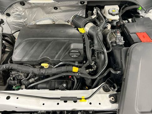Used 2024 Chevrolet Trax RS FWD image 19