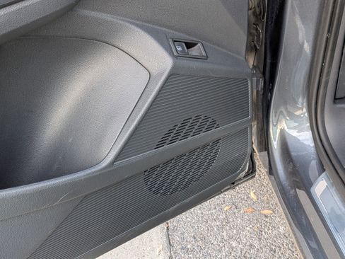 Certified 2023 Volkswagen Taos SE w/ Panoramic Sunroof Package image 16