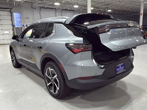 New 2026 Chevrolet Equinox EV LT image 8